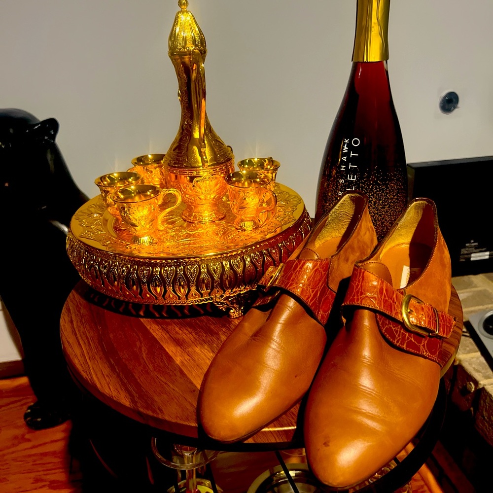 Luxury women size 6 beautiful casual shoes